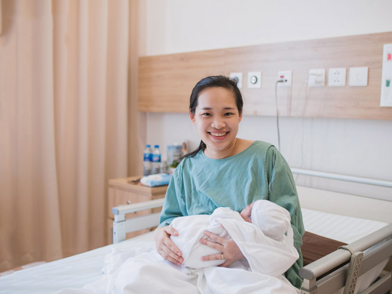 Bạn muốn dành cho mẹ và bé sự chăm sóc tốt nhất, vậy thì hãy tìm người nuôi bà đẻ tại bệnh viện ngày tết