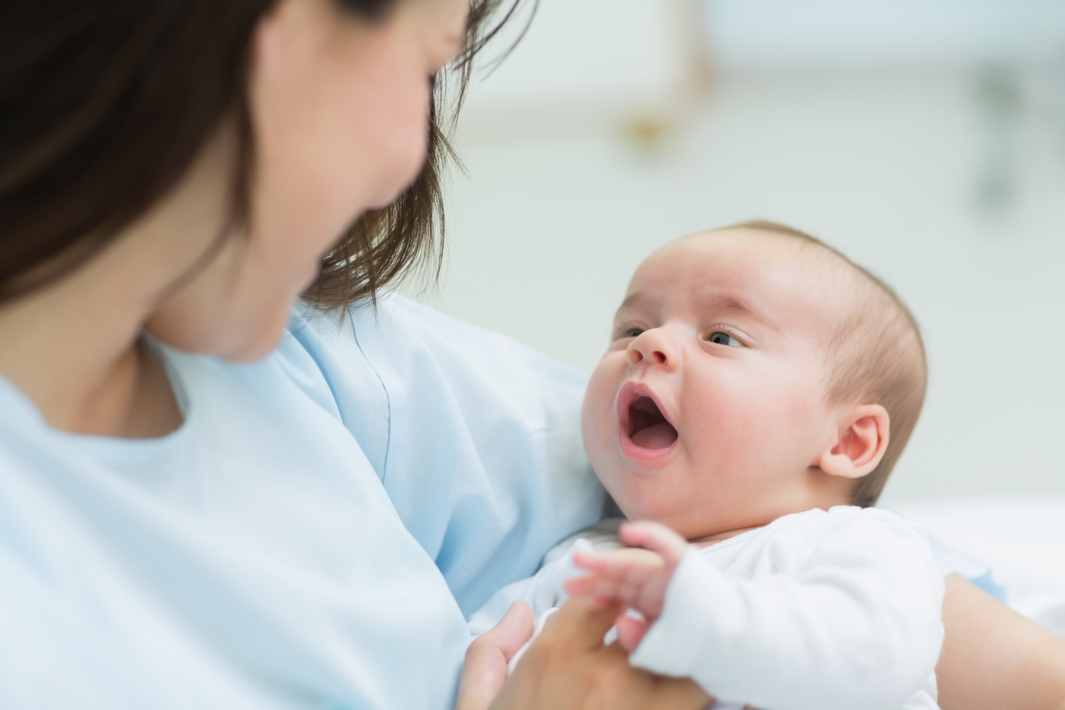 Bạn không muốn đưa con đi học khi còn quá nhỏ, đừng lo vì đã có dịch vụ giúp việc trông trẻ tại nhà