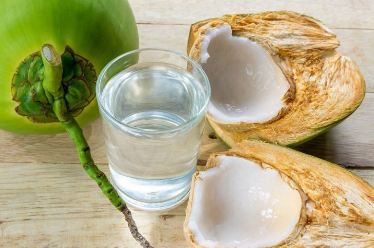 Xăm môi uống nước dừa lên màu đẹp đúng không