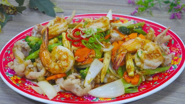 Cách xào chân gà rút xương thập cẩm ngon, giòn mà đơn giản vô cùng