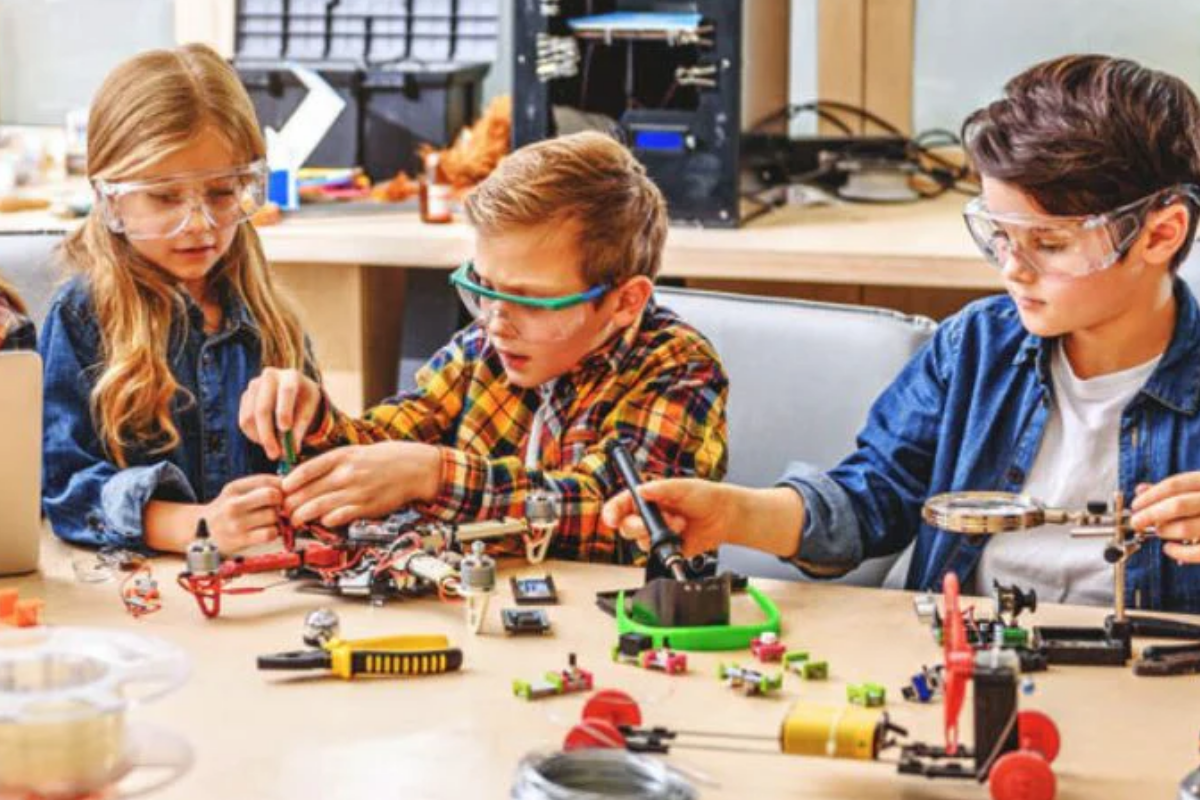 hoc-lap-trinh-robot-cho-tre-em-tu-co-ban-den-nang-cao-1