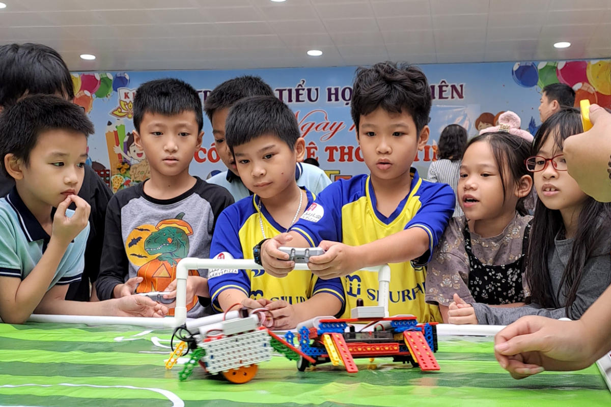 khoa-hoc-robot-thuc-hanh-cho-tre-1